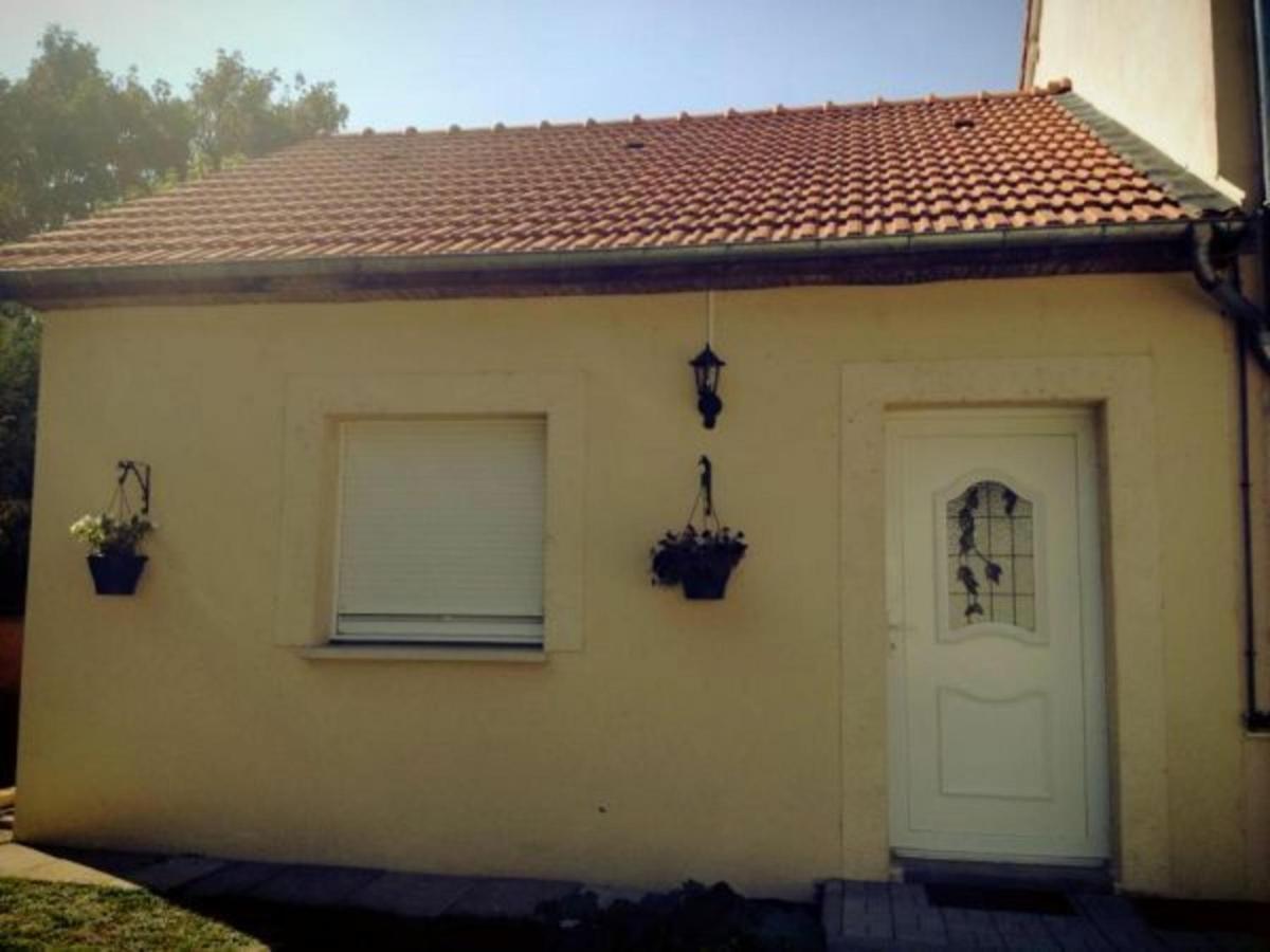 Charmant Gite A Etain, Tout Inclus, Proche Verdun Avec Terrasse Et Parking - Fr-1-585-3 المظهر الخارجي الصورة